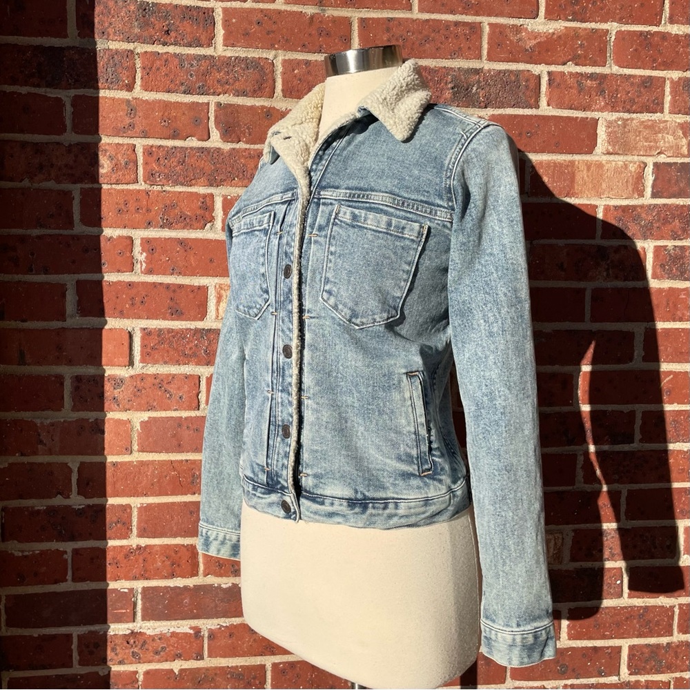 Vintage Gap Sherpa Lined Denim Trucker Jacket Small Blue Jean Rocker Cowboy Coat - Picture 2 of 12